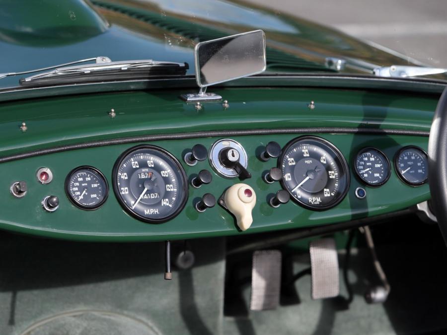 Панель приборов Frazer Nash Targa Florio Roadster 1952 года  (фото 7 из 11)